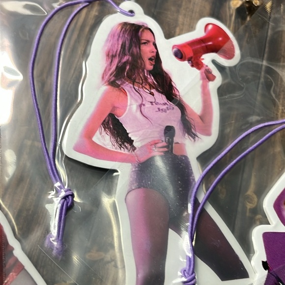 5for$10 Assorted Scent Olivia Rodrigo Four Cute Singer Car Air Freshener NWOT - Picture 3 of 4